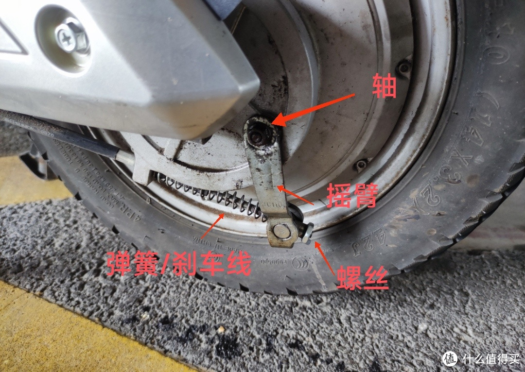 电瓶车后刹不回弹了，于是买了个电动扳手打算拆开了修，结果好像买的多余了